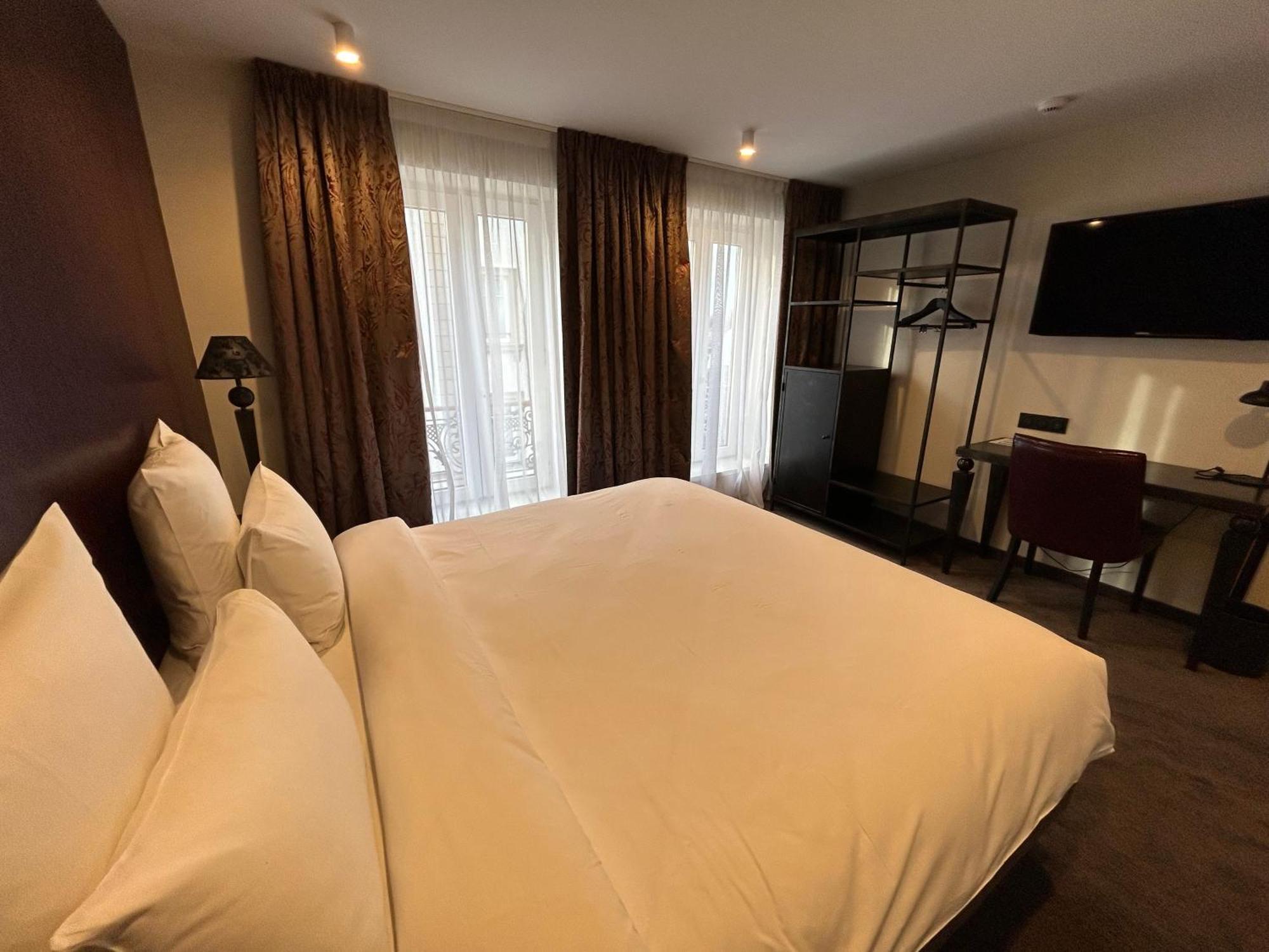 Arok Hotel 3*